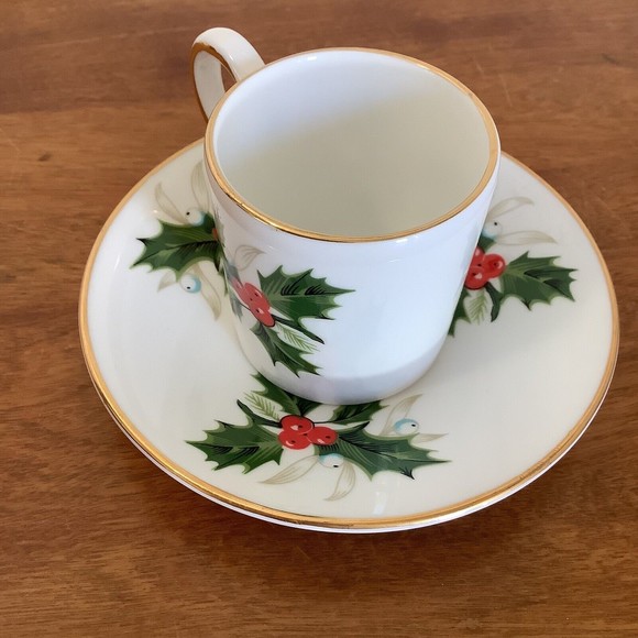 Royal Grafton England Demitasse Small Tea Cup & Saucer The Danbury Mint Holly - Picture 8 of 12